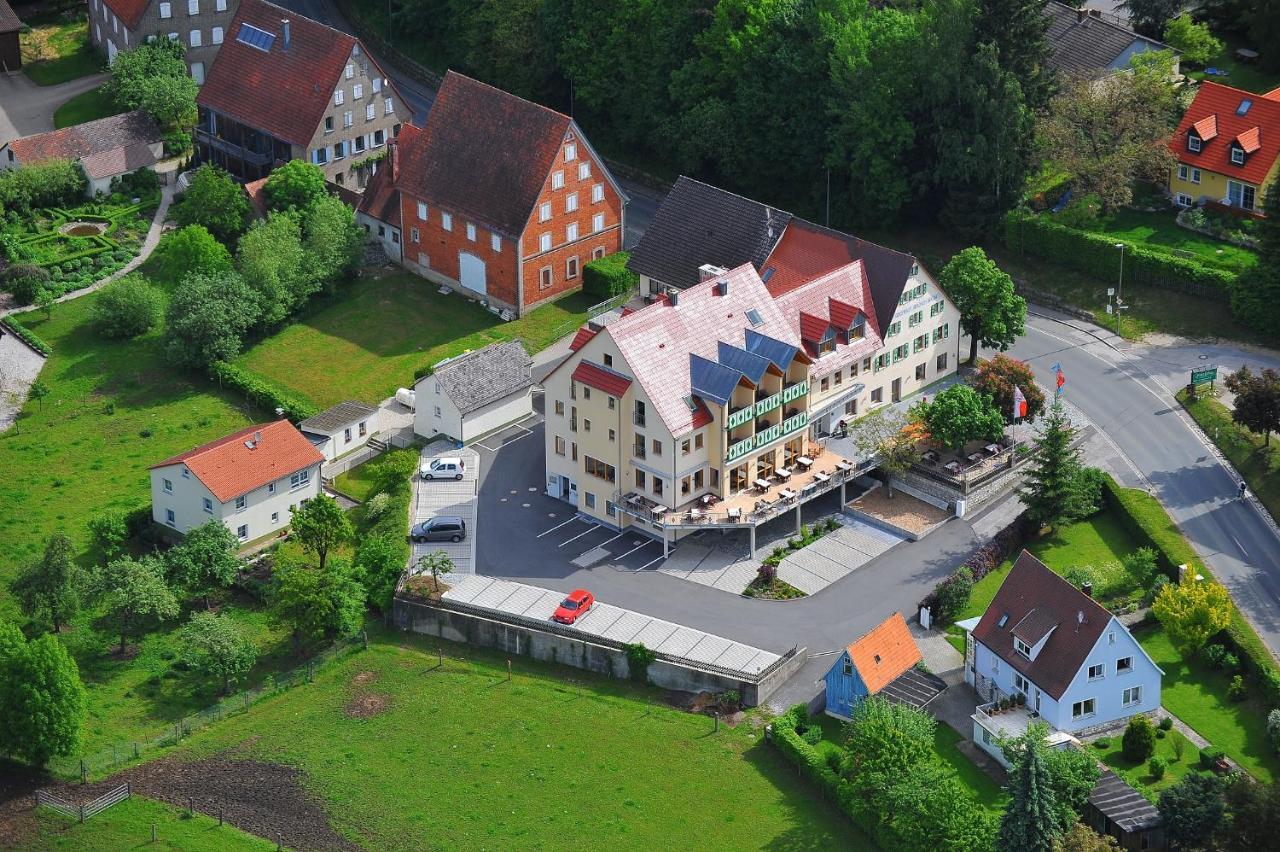 Landhotel-Gasthof Gruener Baum Hersbruck Esterno foto