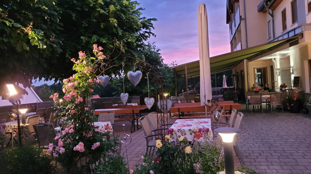 Landhotel-Gasthof Gruener Baum Hersbruck Esterno foto
