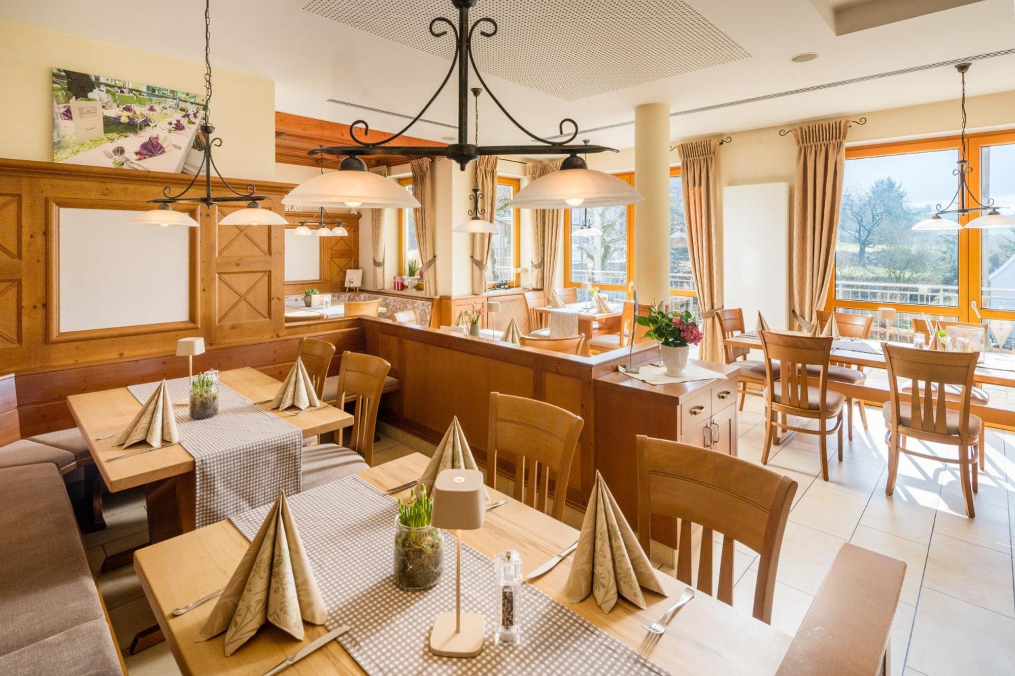 Landhotel-Gasthof Gruener Baum Hersbruck Esterno foto