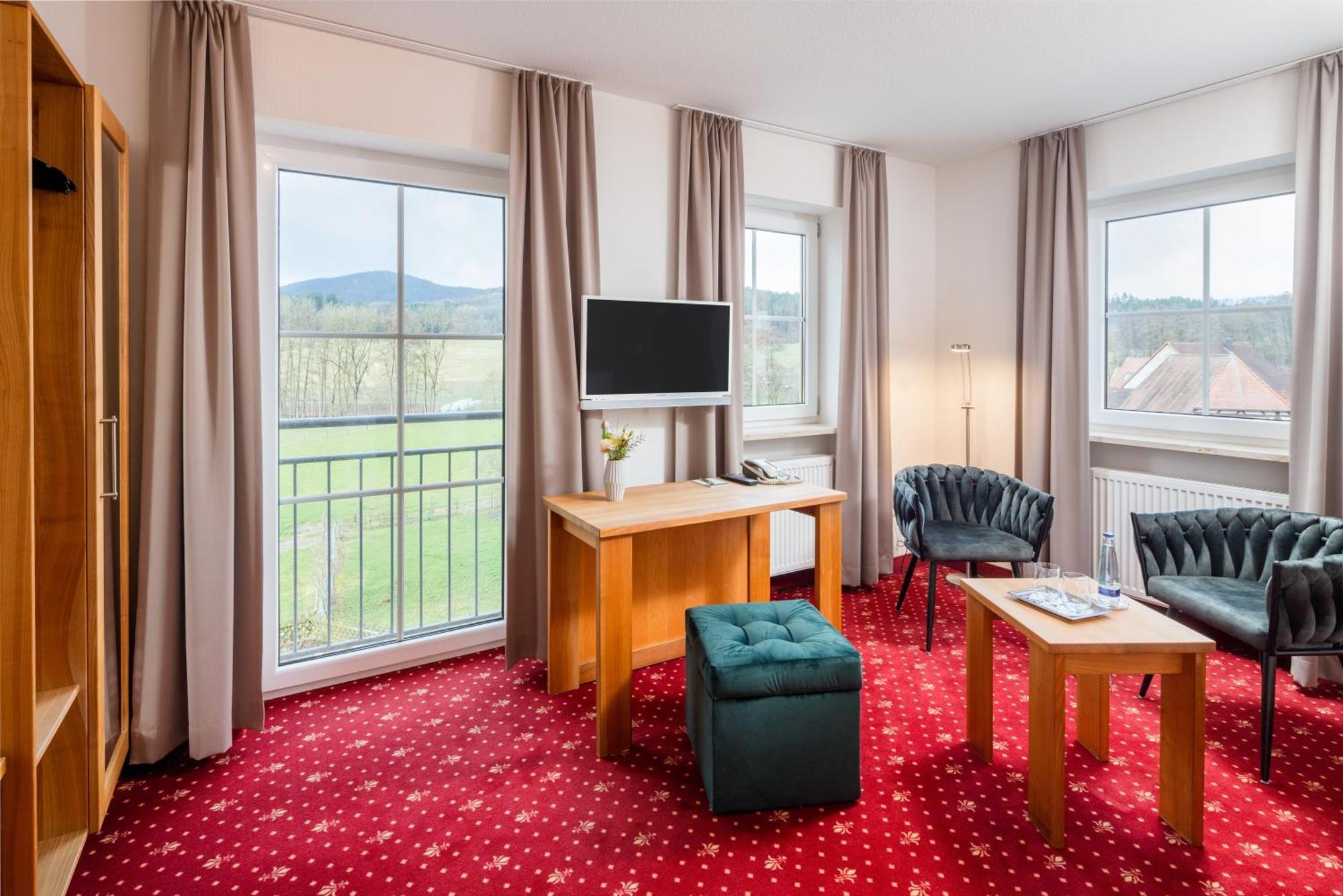 Landhotel-Gasthof Gruener Baum Hersbruck Esterno foto